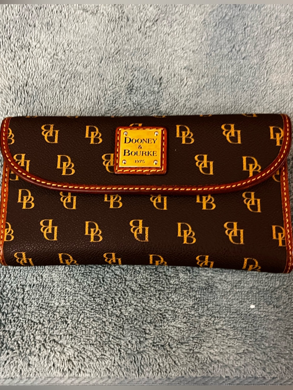 Dooney & Bourke Gretta  Logo Continental Wallet